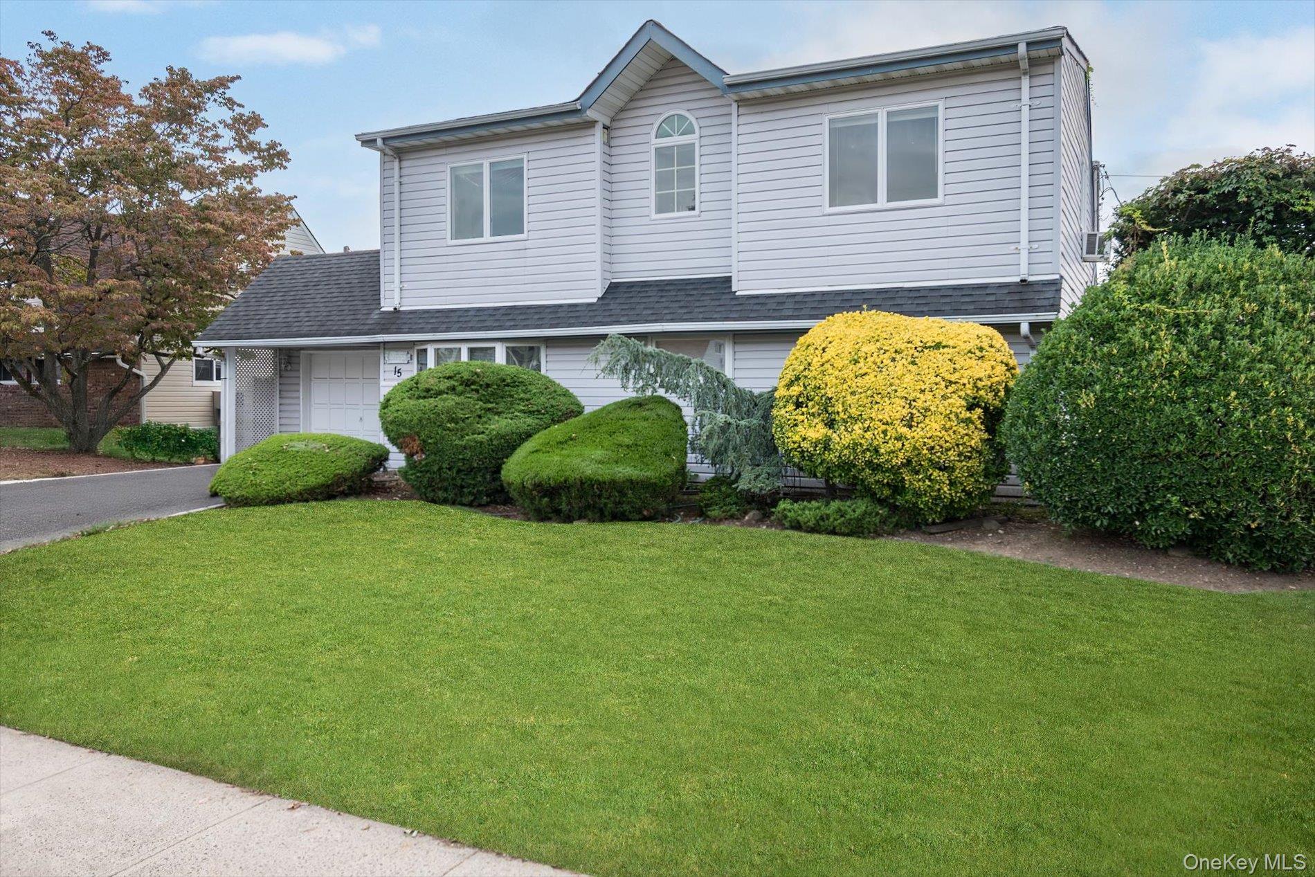 15 Western Lane, Wantagh, NY 11793