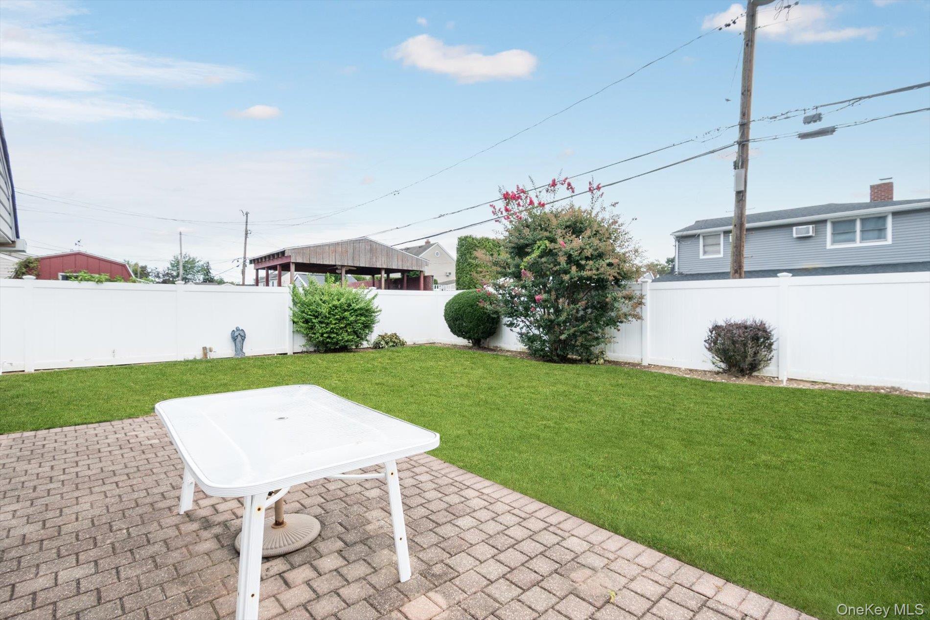 15 Western Lane, Wantagh, NY 11793