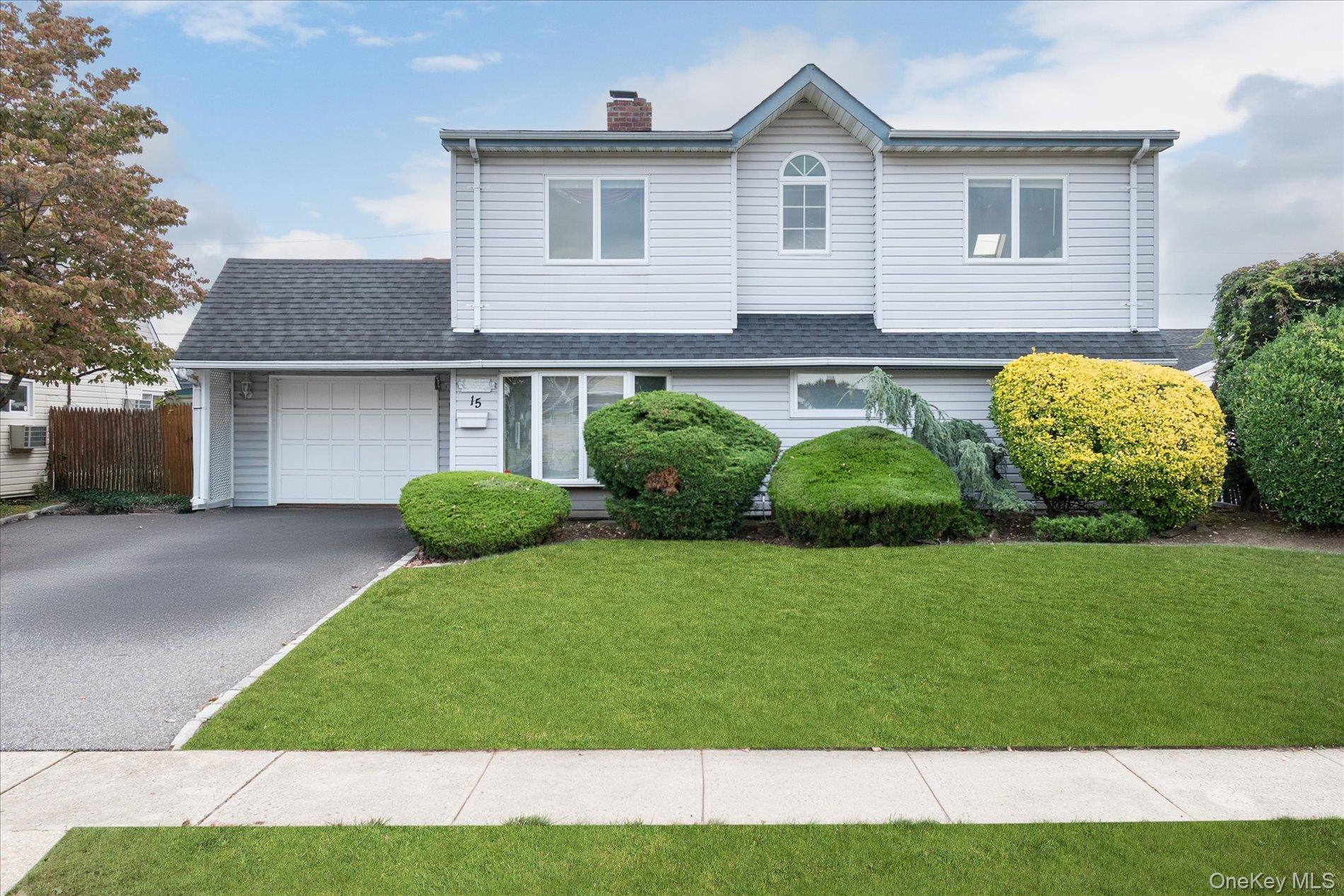 15 Western Lane, Wantagh, NY 11793