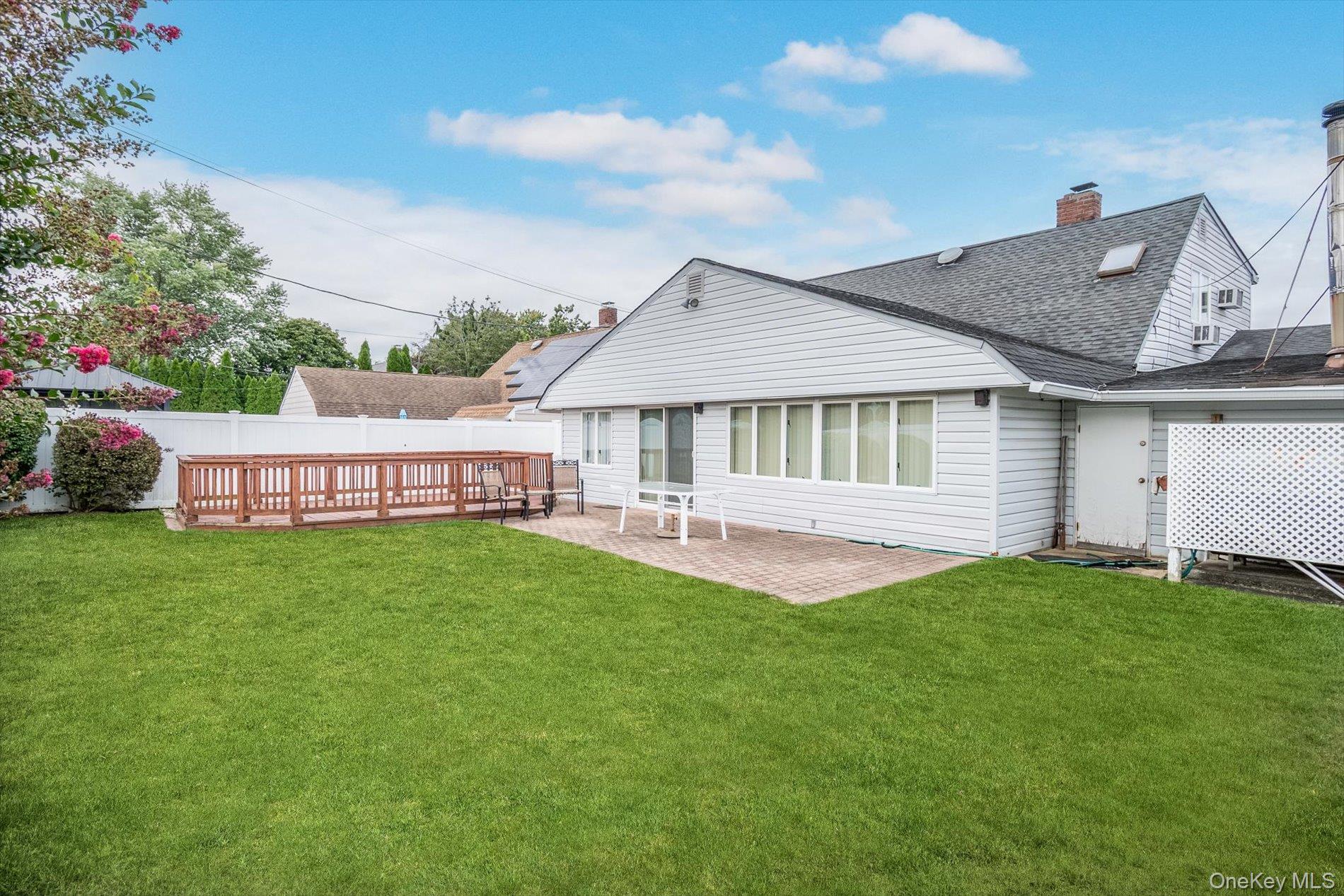 15 Western Lane, Wantagh, NY 11793