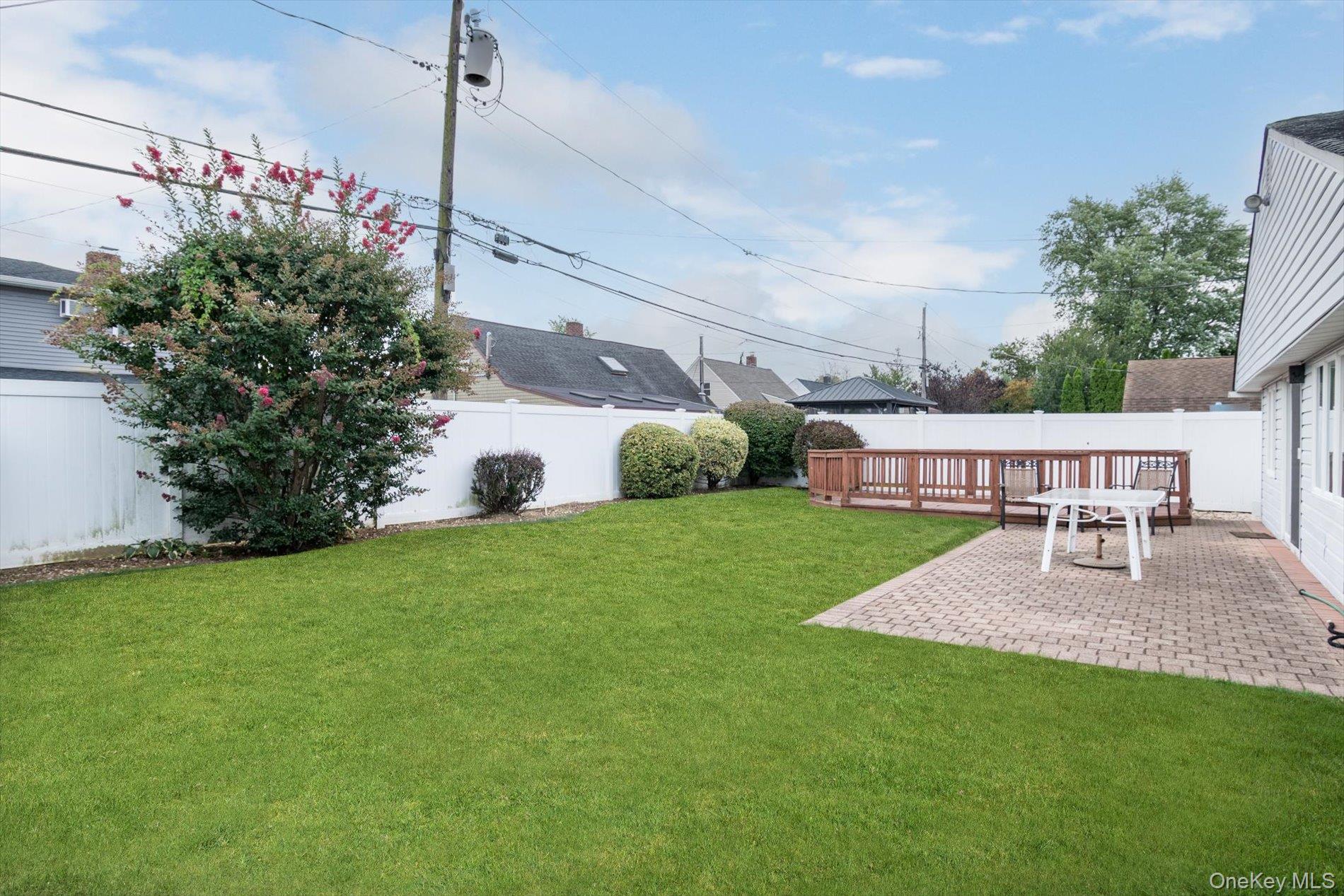 15 Western Lane, Wantagh, NY 11793