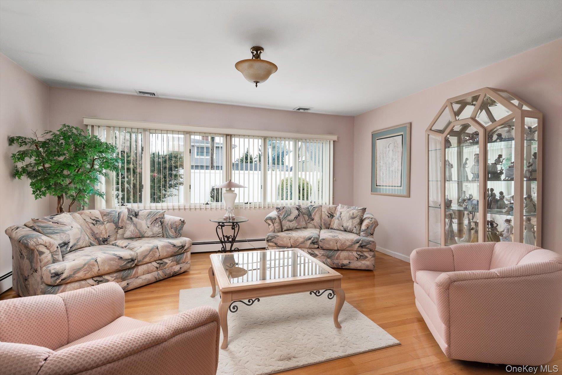 15 Western Lane, Wantagh, NY 11793