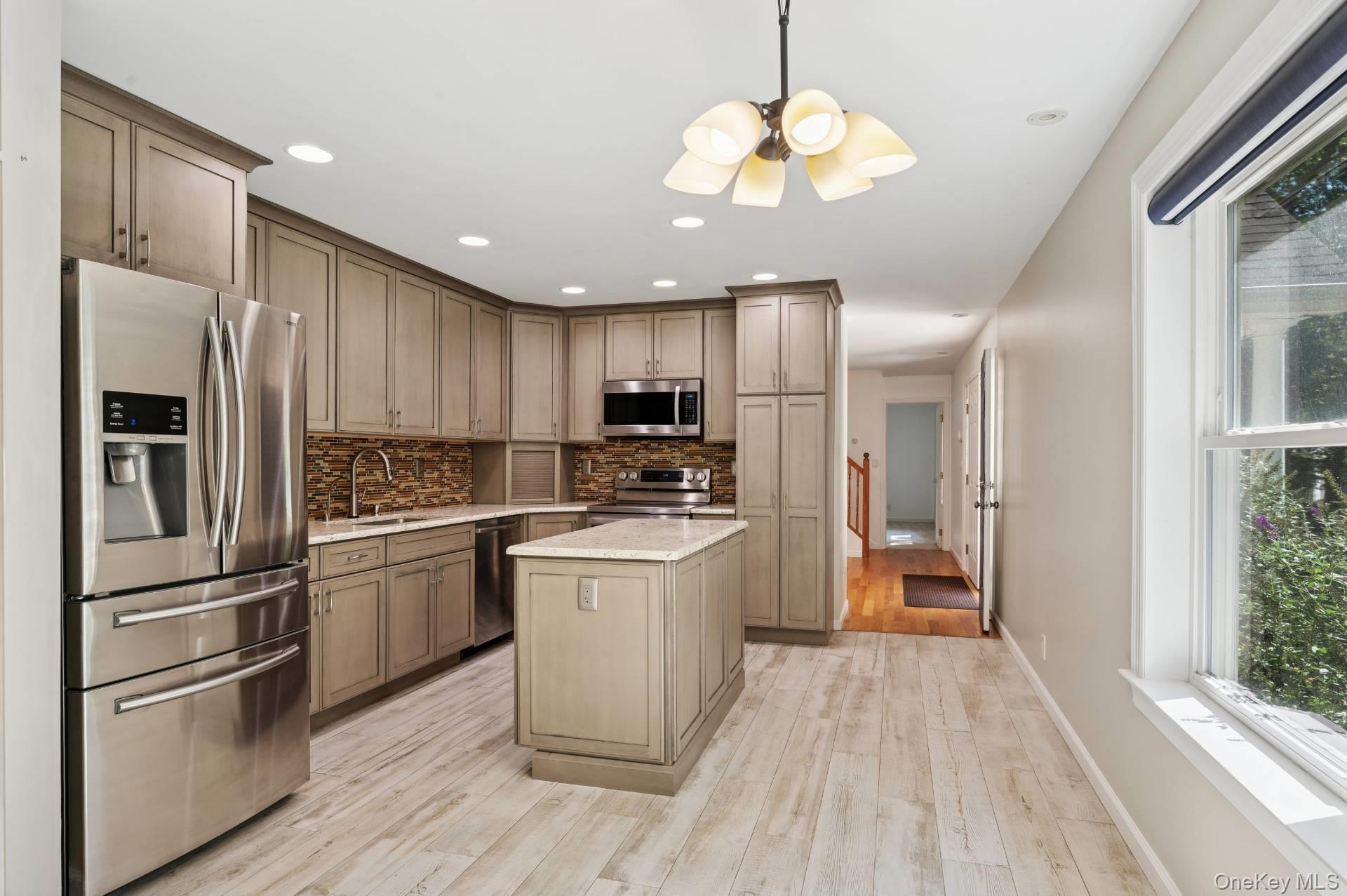 70 Straight Path, Southampton, NY 11968