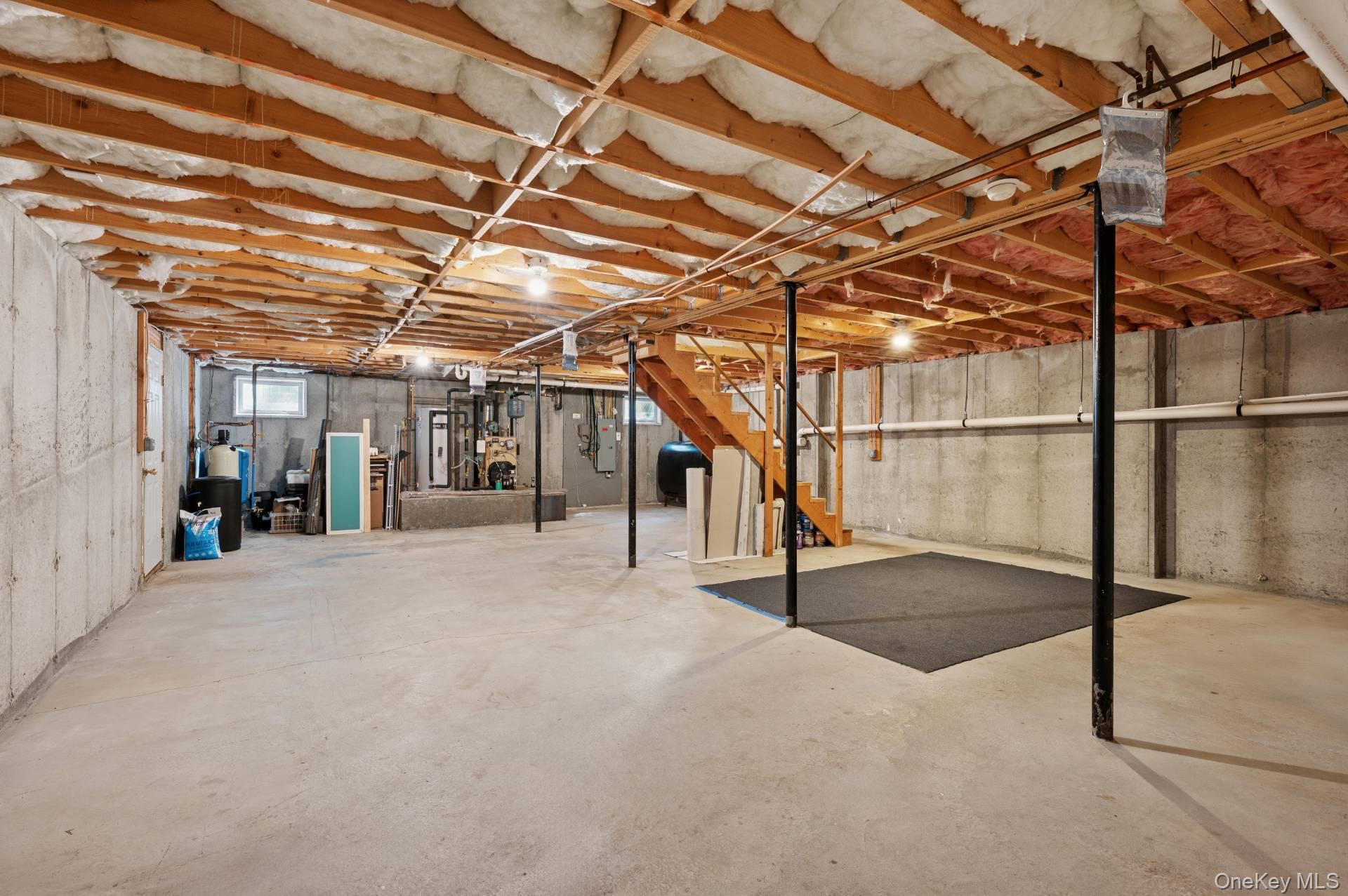 70 Straight Path, Southampton, NY 11968