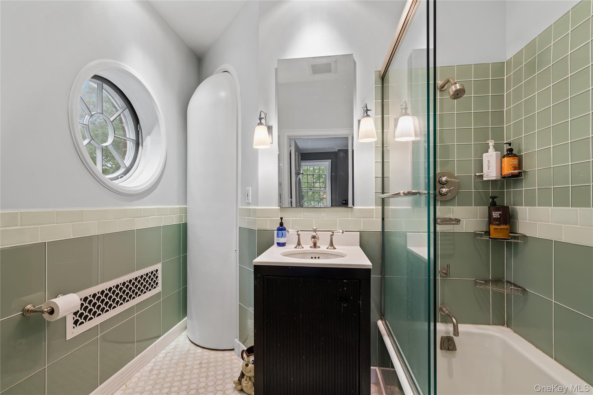 88 Wheatley Road, Old Westbury, NY 11568