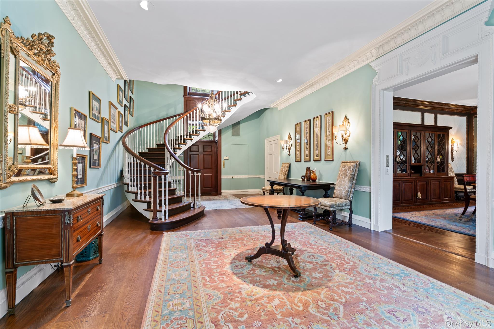 88 Wheatley Road, Old Westbury, NY 11568