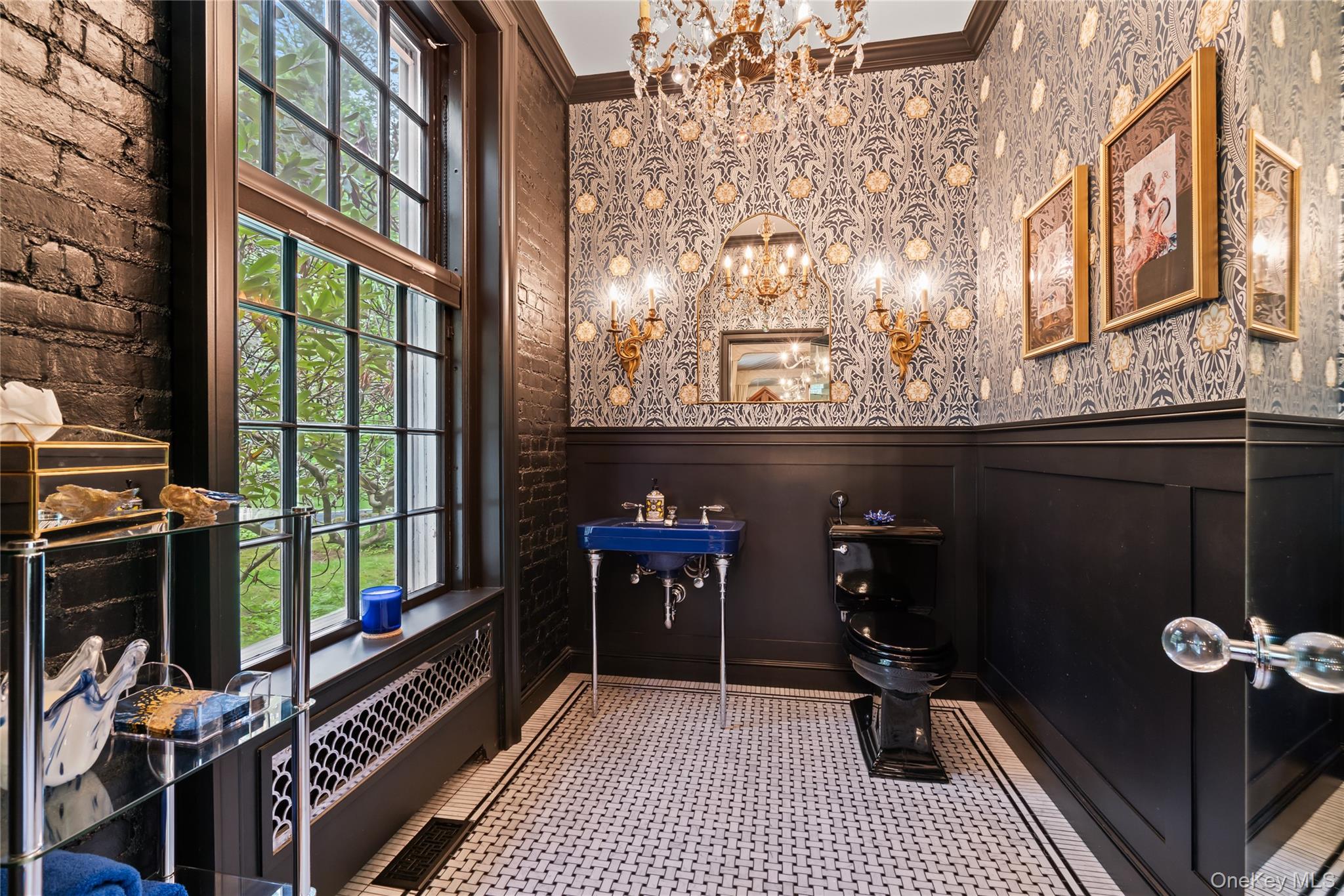 88 Wheatley Road, Old Westbury, NY 11568