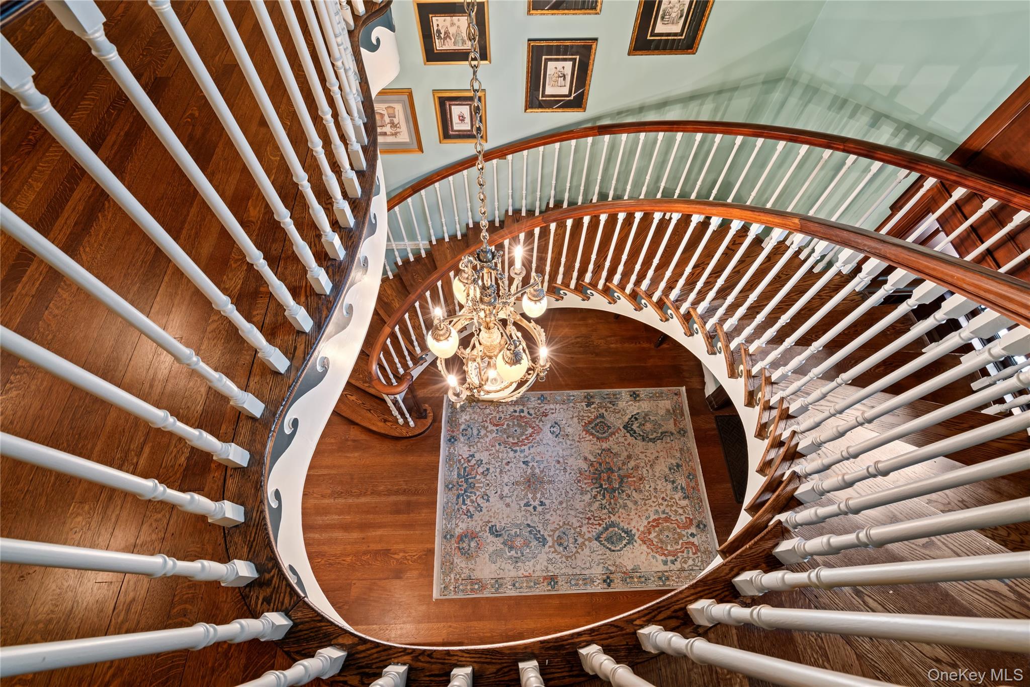 88 Wheatley Road, Old Westbury, NY 11568