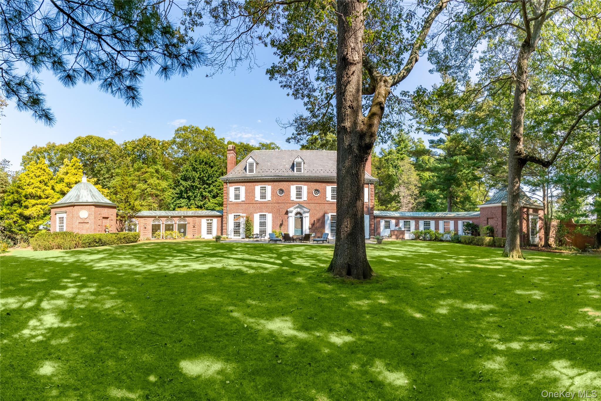 88 Wheatley Road, Old Westbury, NY 11568