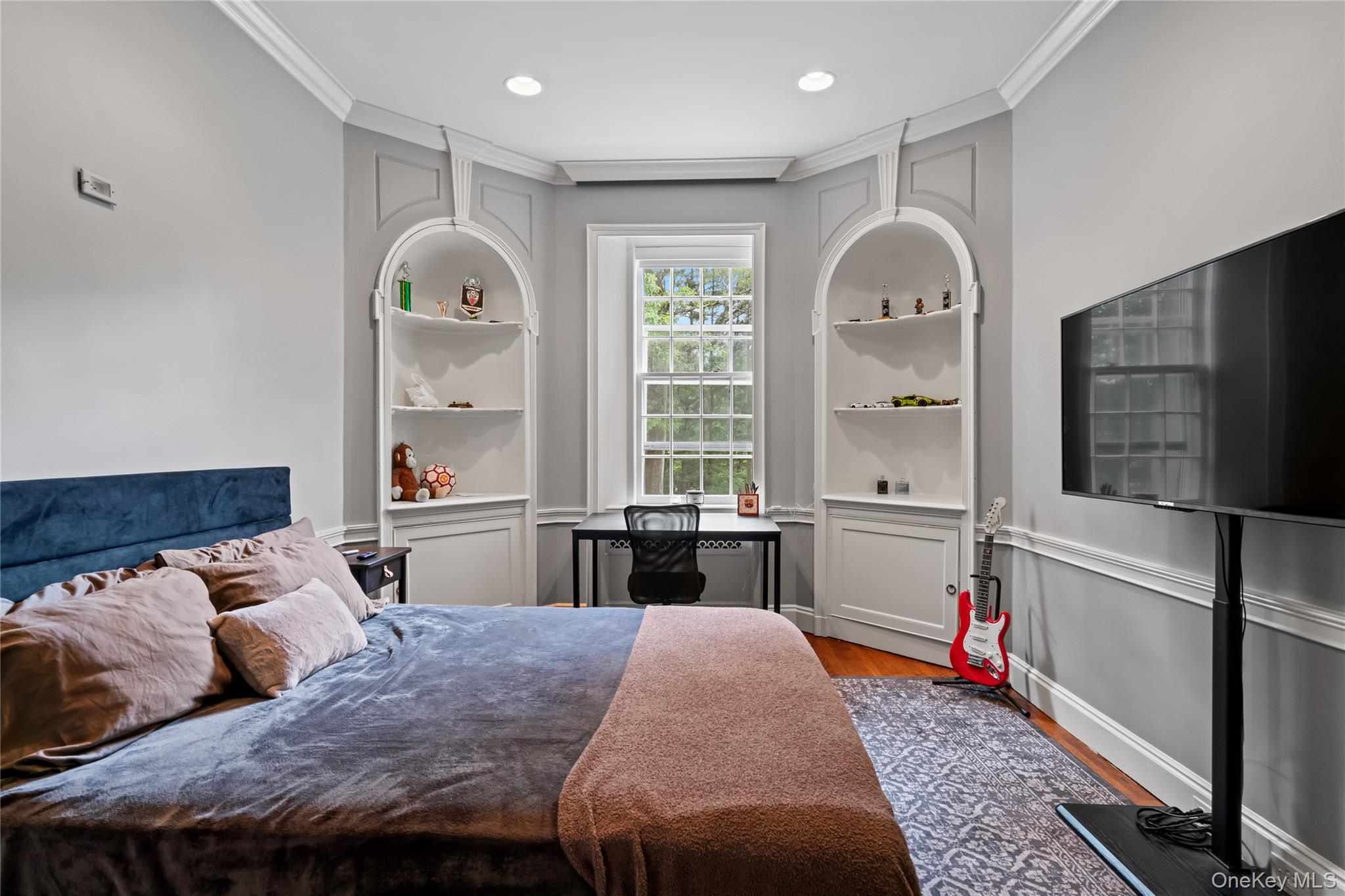 88 Wheatley Road, Old Westbury, NY 11568