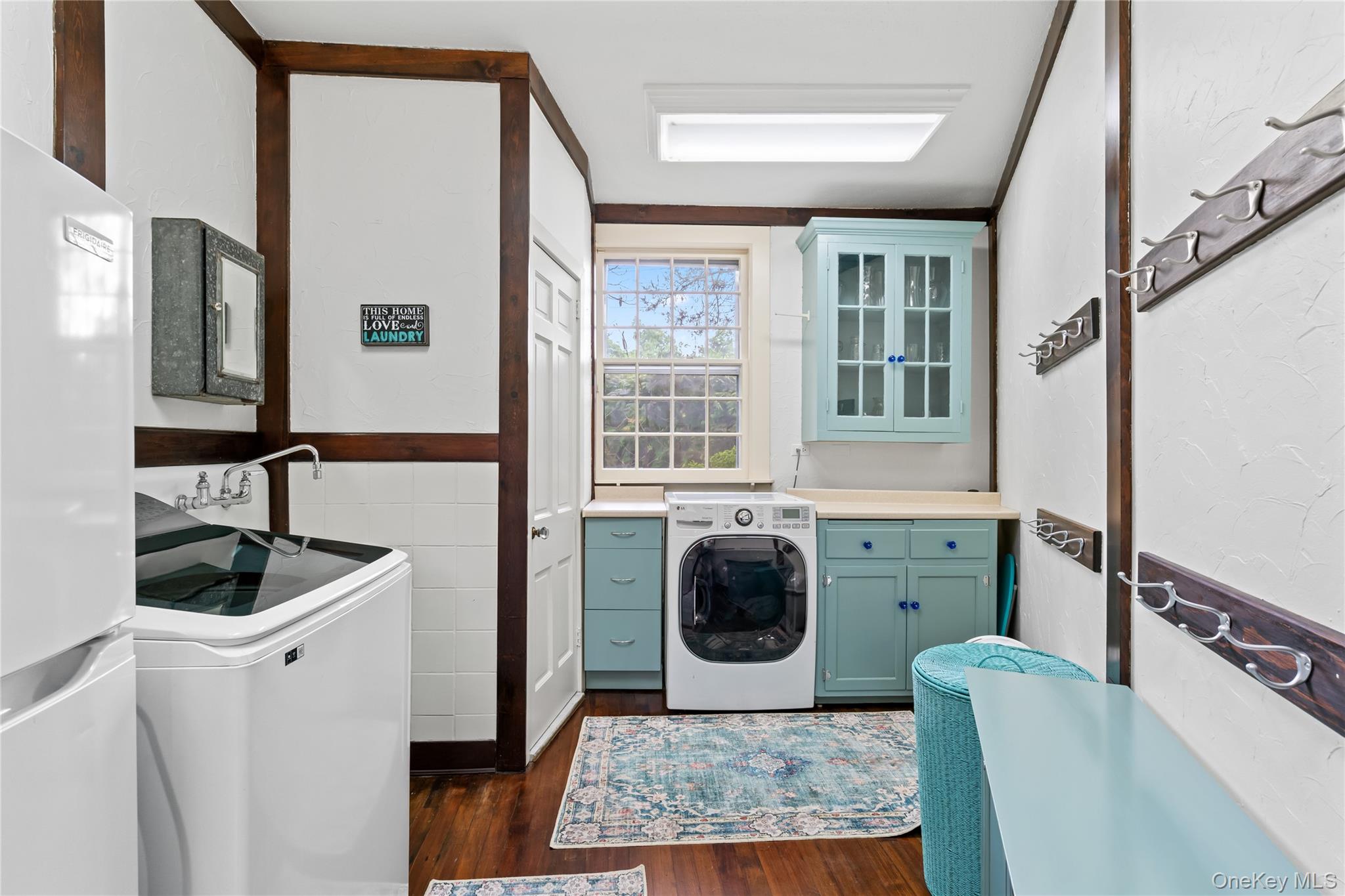 88 Wheatley Road, Old Westbury, NY 11568