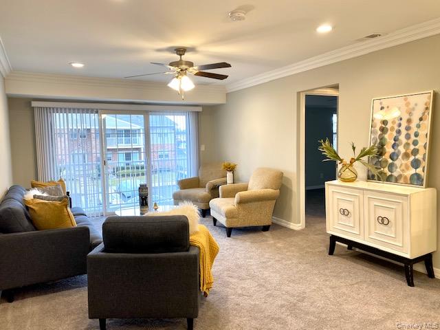 40 Westwood Drive # 49, Westbury, NY 11590