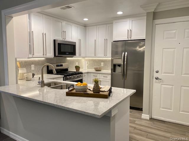 40 Westwood Drive # 49, Westbury, NY 11590