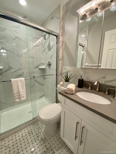 40 Westwood Drive # 49, Westbury, NY 11590