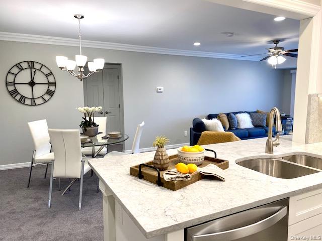 40 Westwood Drive # 49, Westbury, NY 11590