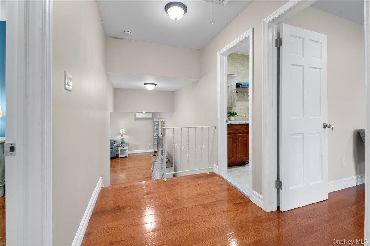 21 Mellow Lane, Jericho, NY 11753