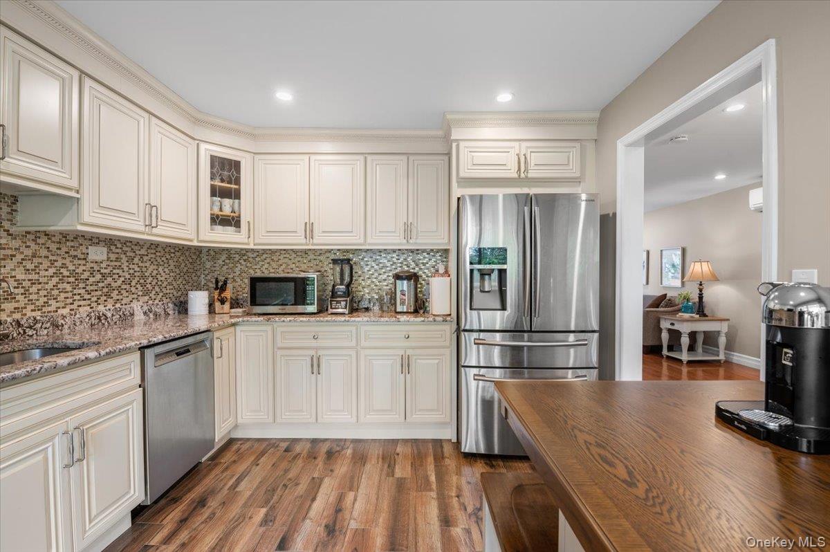 21 Mellow Lane, Jericho, NY 11753