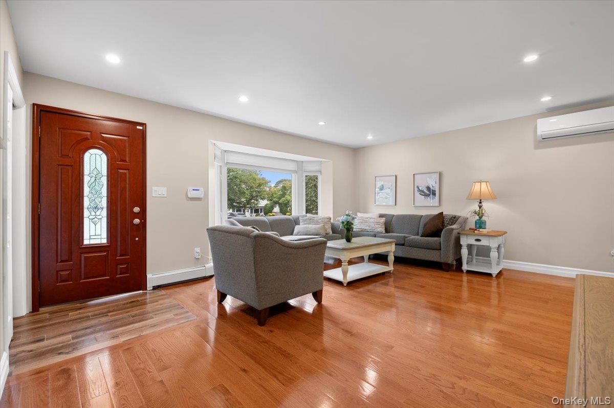 21 Mellow Lane, Jericho, NY 11753