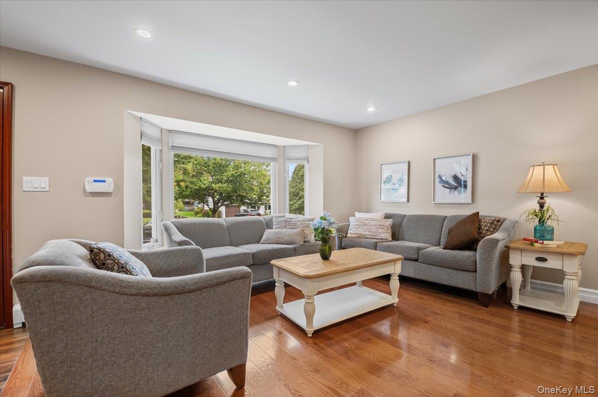 21 Mellow Lane, Jericho, NY 11753