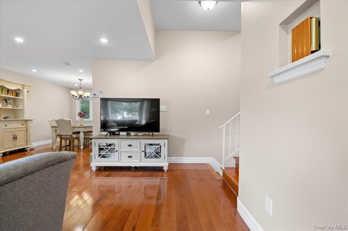 21 Mellow Lane, Jericho, NY 11753