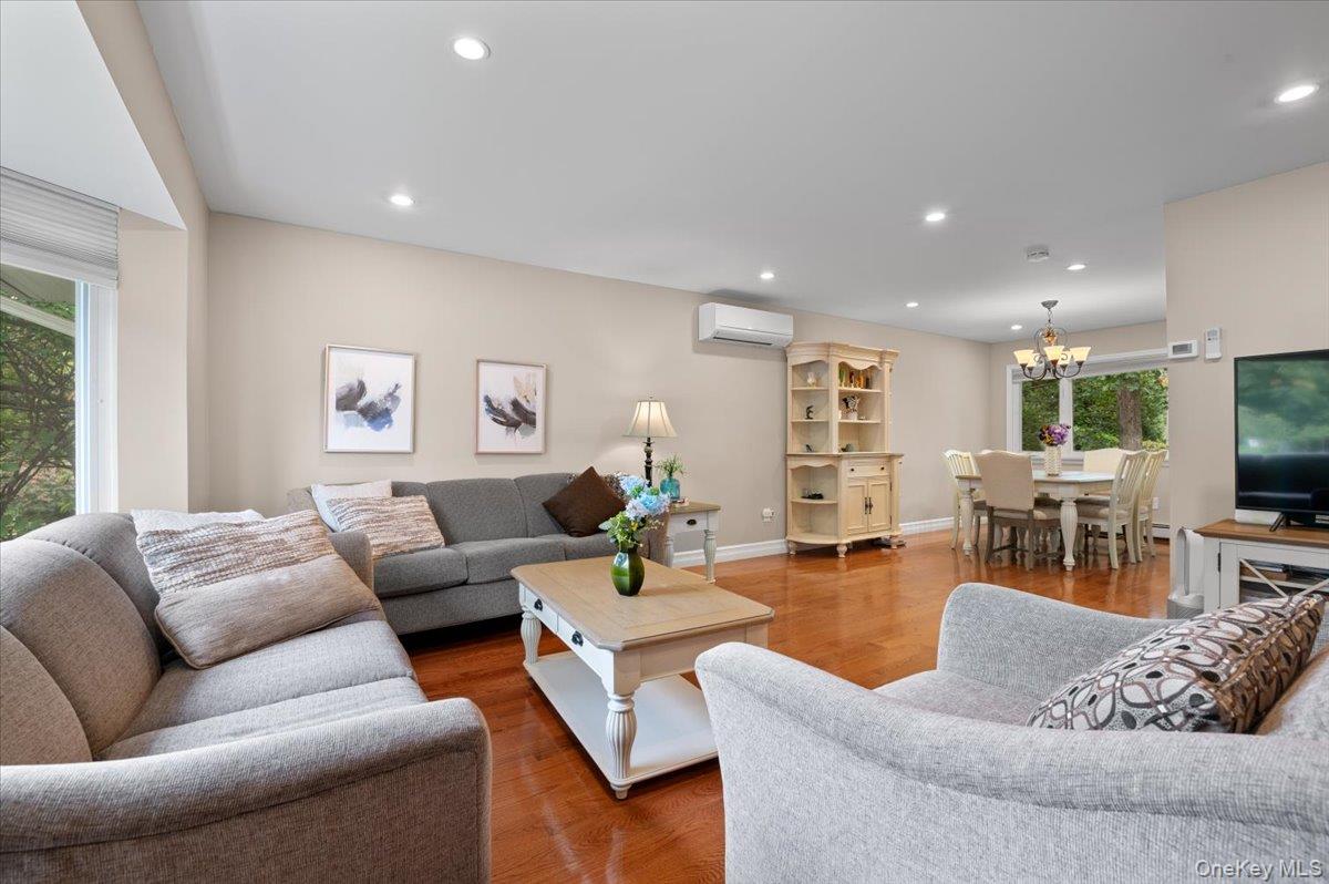 21 Mellow Lane, Jericho, NY 11753