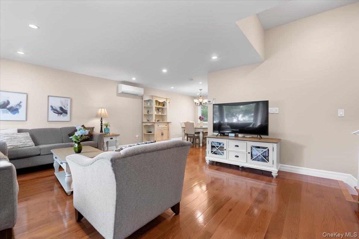 21 Mellow Lane, Jericho, NY 11753