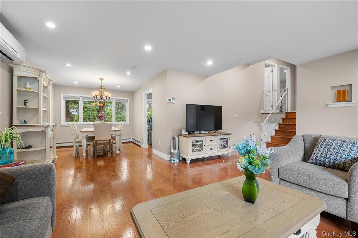 21 Mellow Lane, Jericho, NY 11753