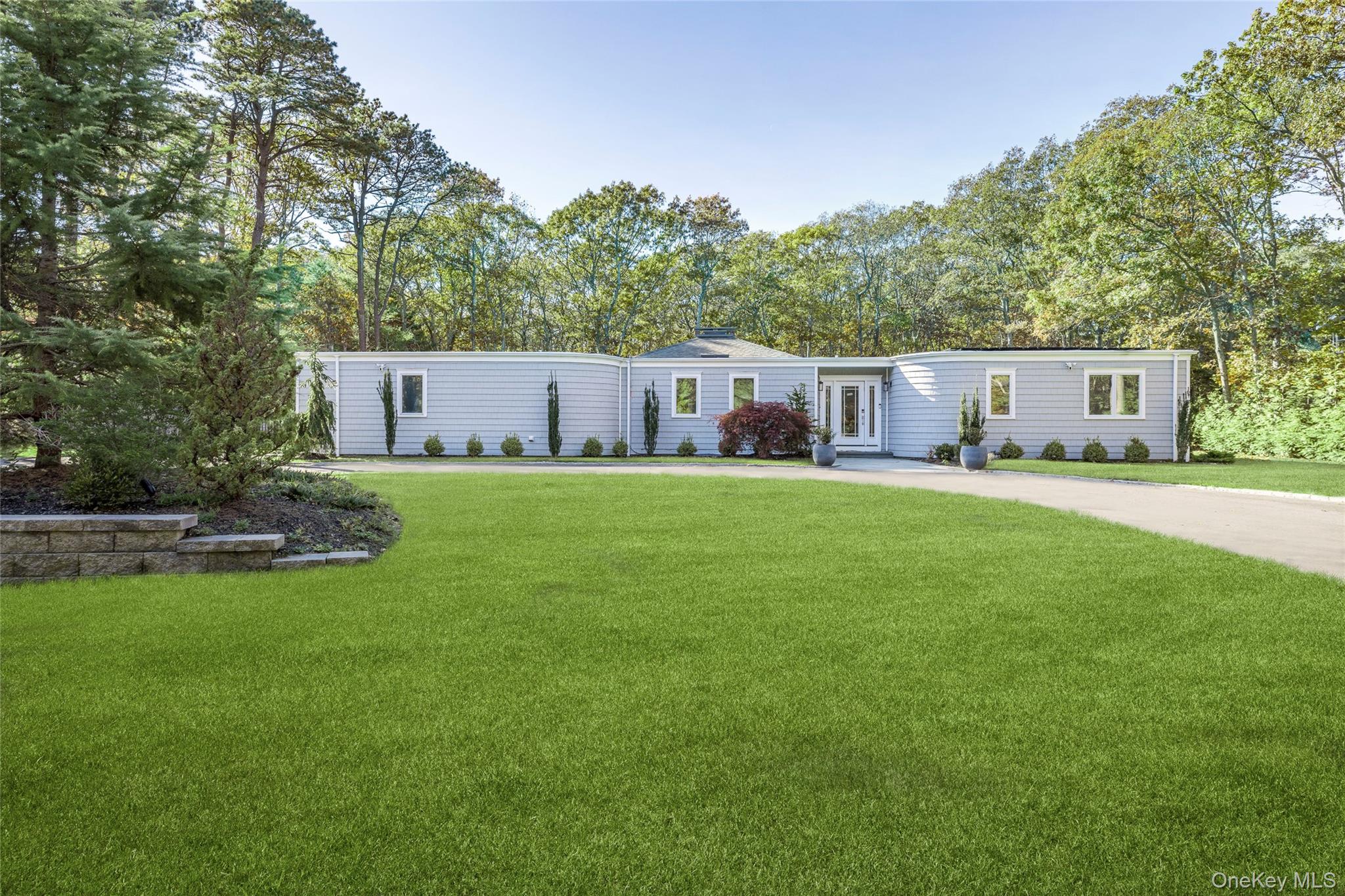 9 Debbie Trail, Hampton Bays, NY 11946