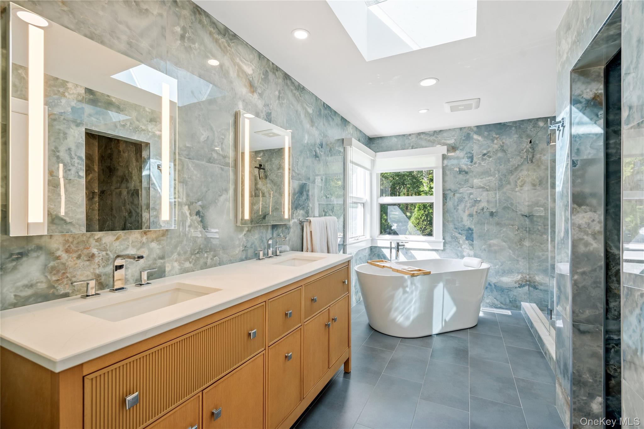 9 Debbie Trail, Hampton Bays, NY 11946