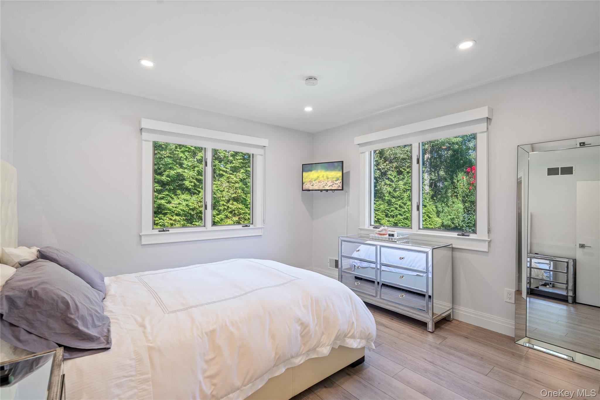 9 Debbie Trail, Hampton Bays, NY 11946