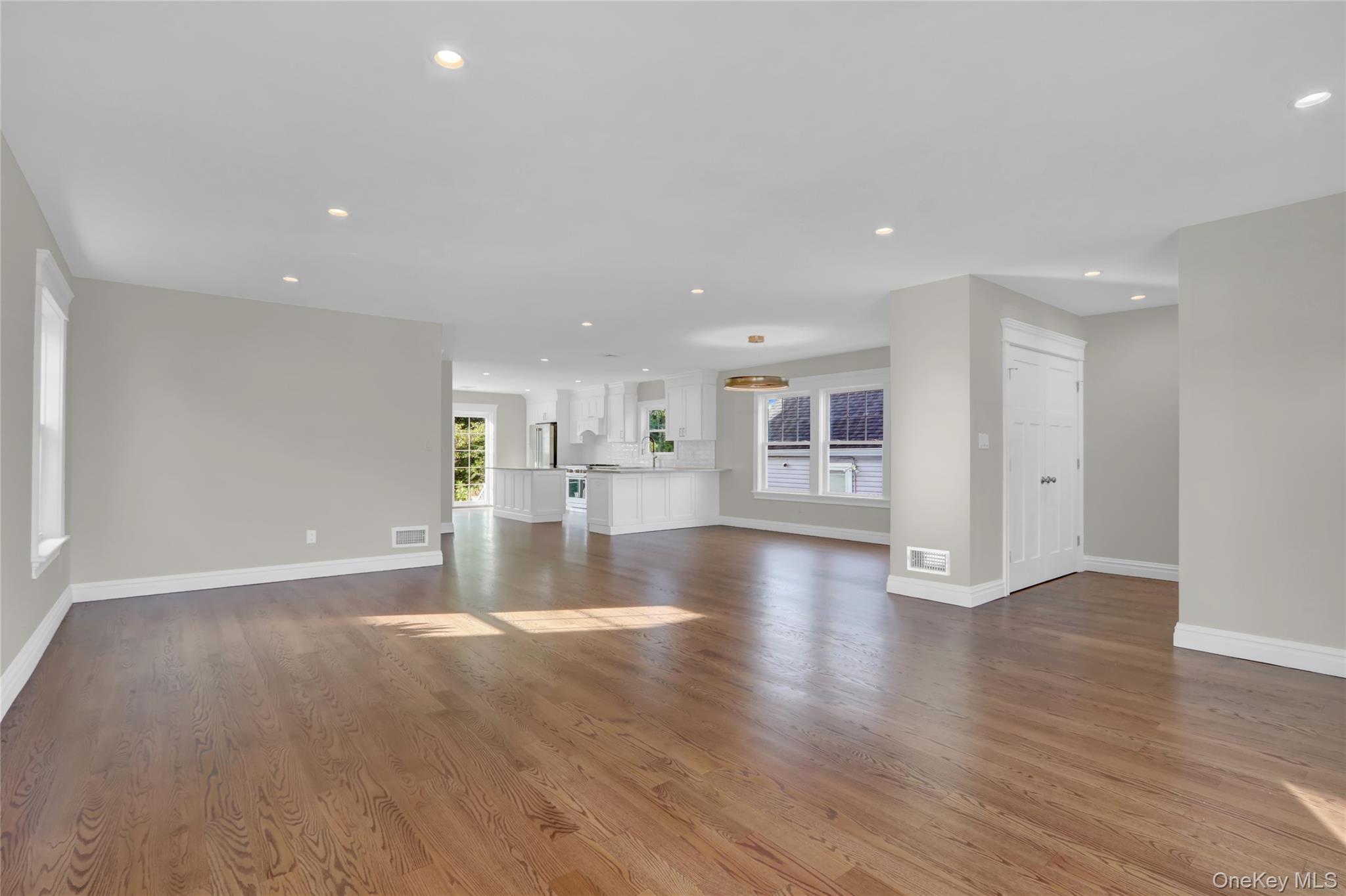 538 W Walnut Street, Long Beach, NY 11561