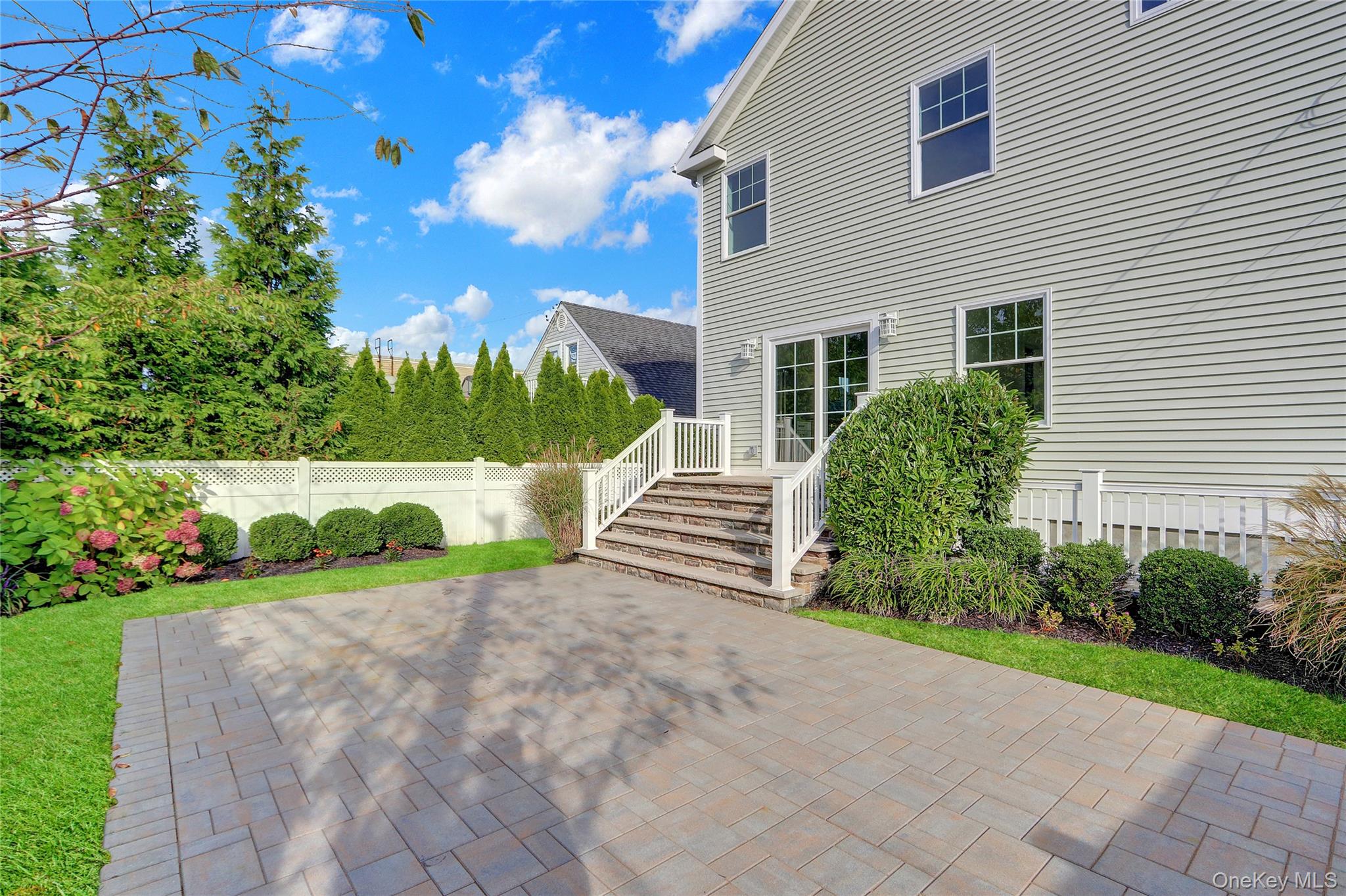 538 W Walnut Street, Long Beach, NY 11561