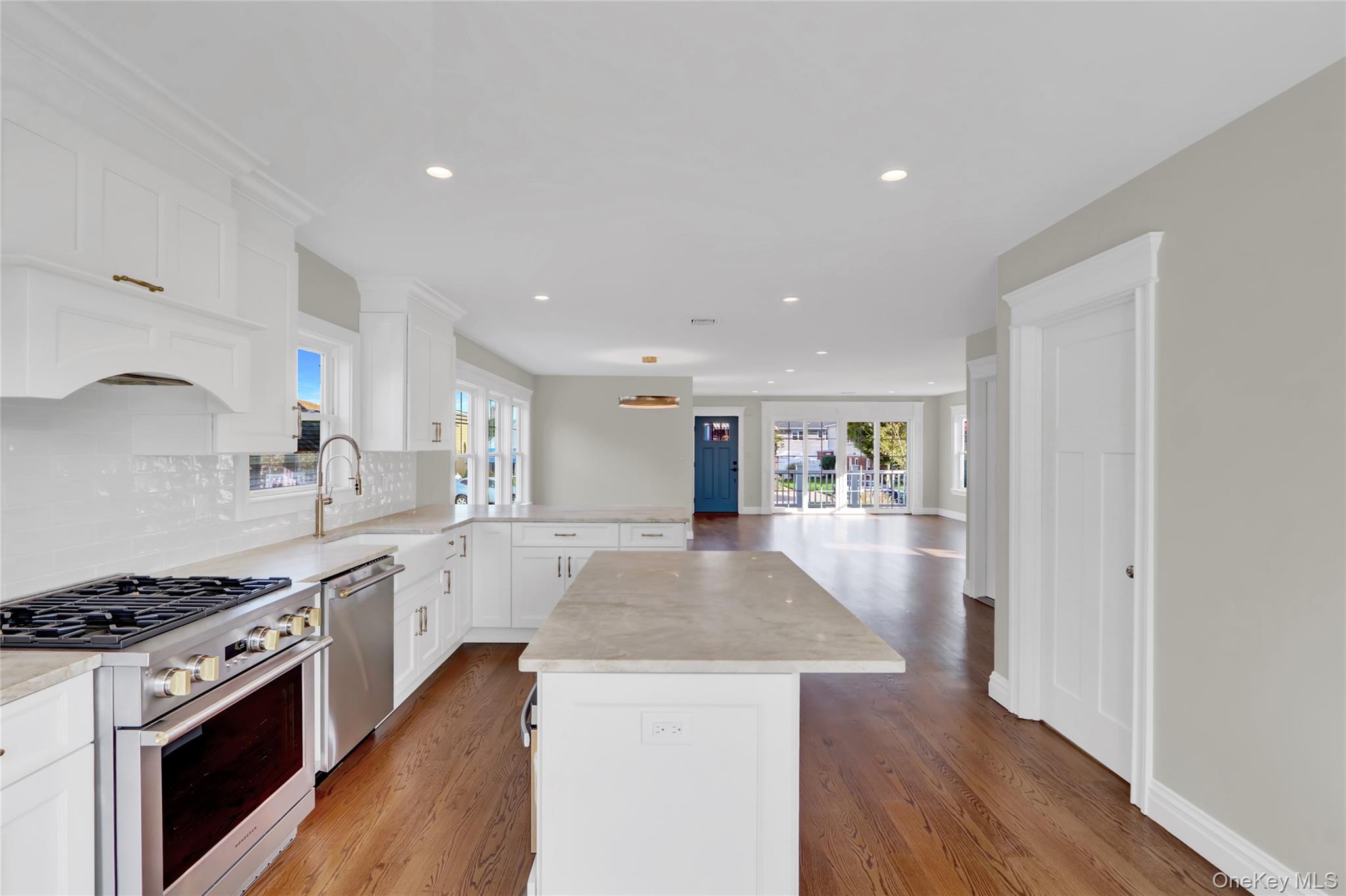 538 W Walnut Street, Long Beach, NY 11561