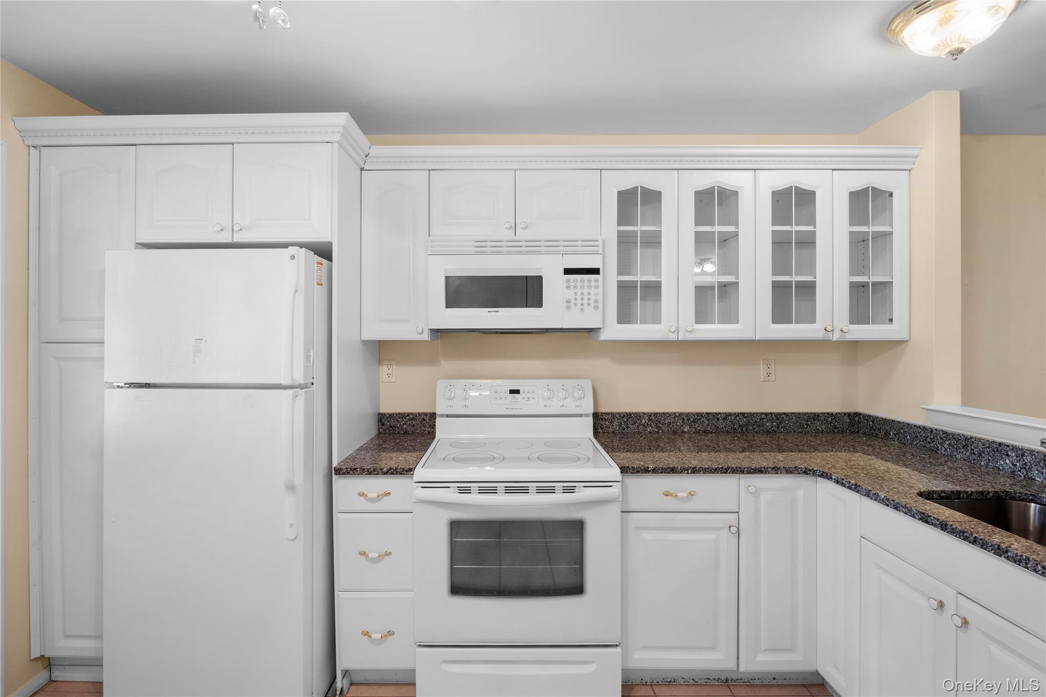 399 Woodbridge Drive # A, Ridge, NY 11961