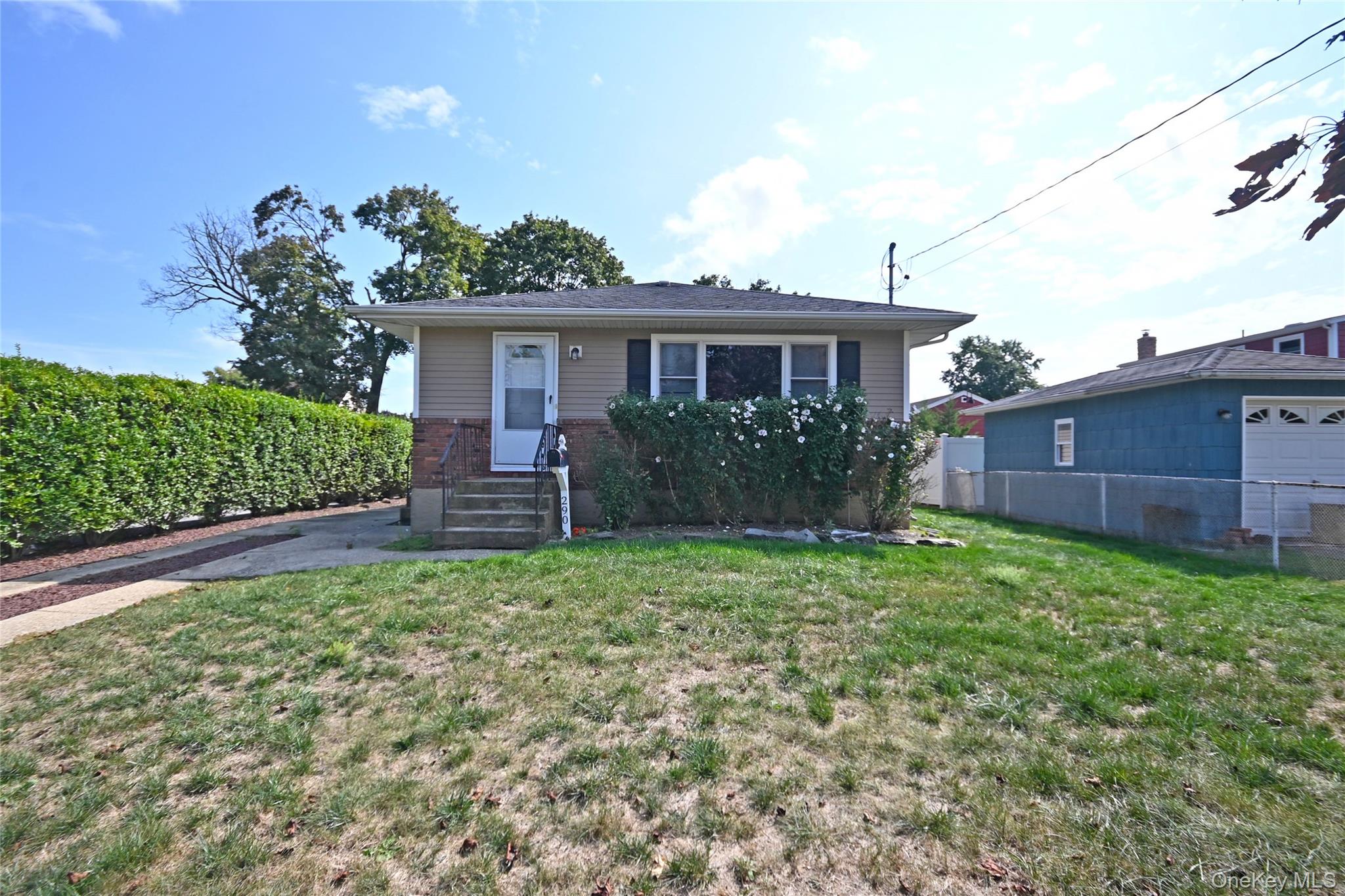 290 EASTERN Parkway, Farmingdale, NY 11735
