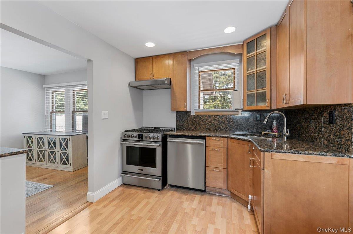 33 Prospect Avenue, Lynbrook, NY 11563