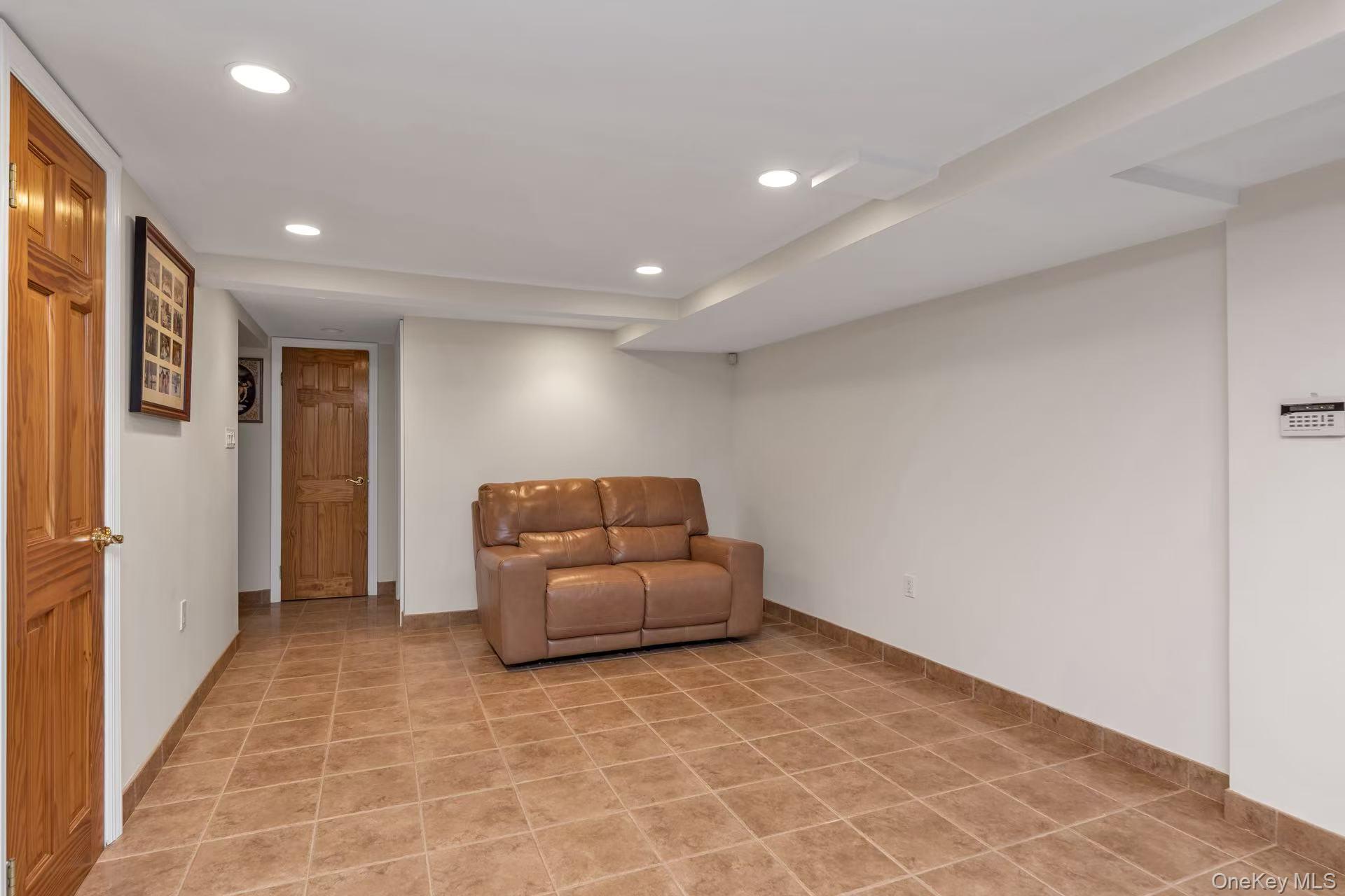 15421 Bayside Avenue, Flushing, NY 11354