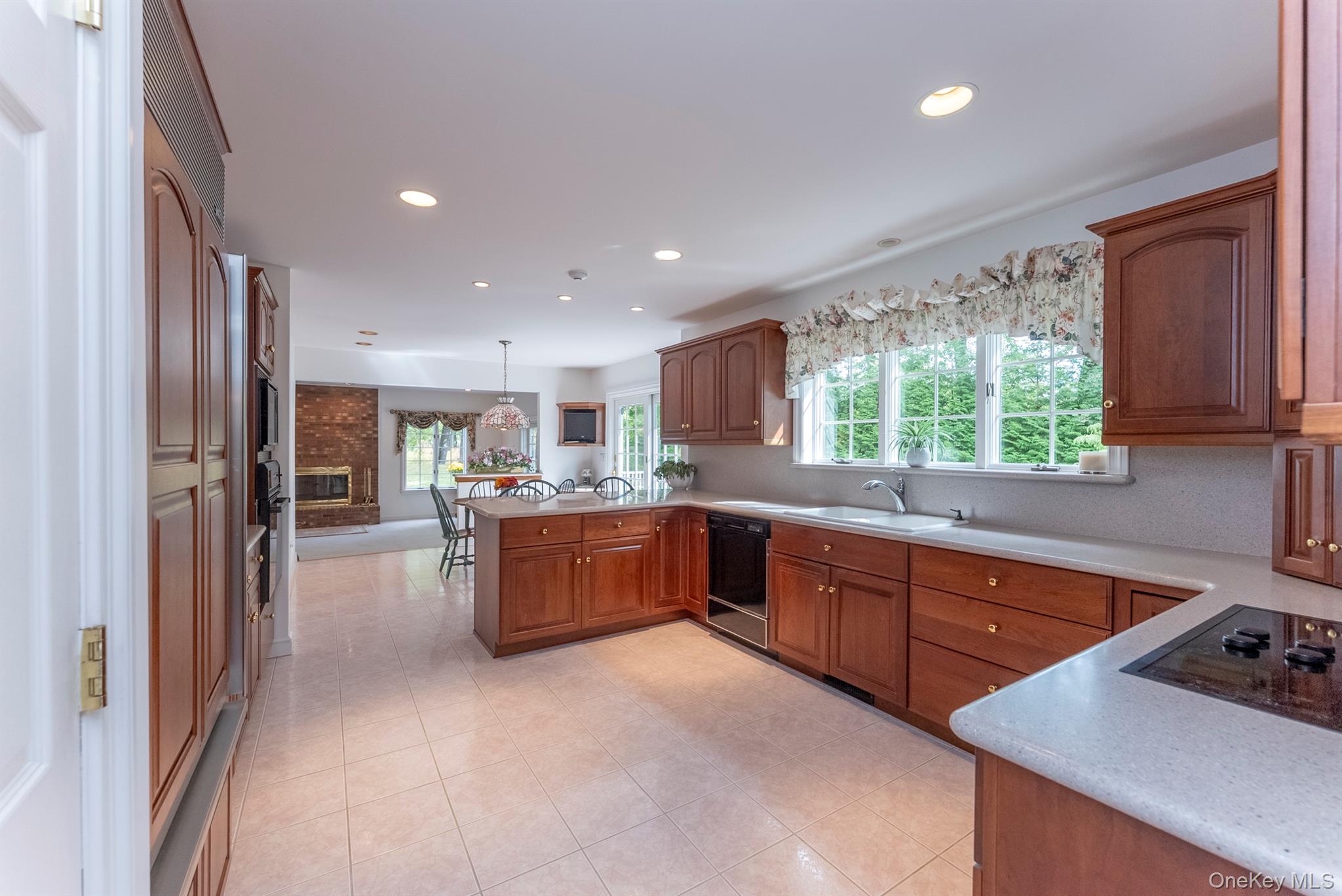 25 Alison Court, Kingston, NY 12401