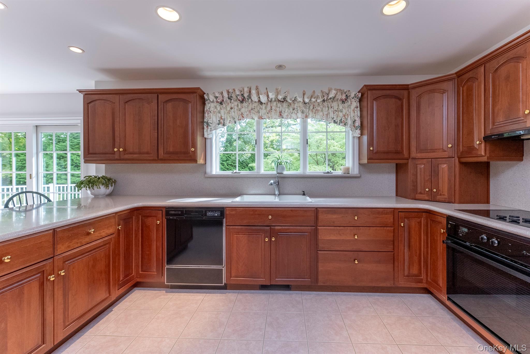 25 Alison Court, Kingston, NY 12401