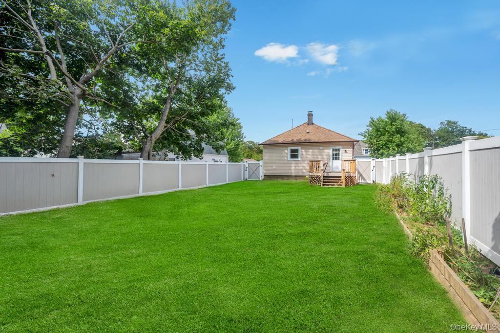 12 South Road, Central Islip, NY 11722