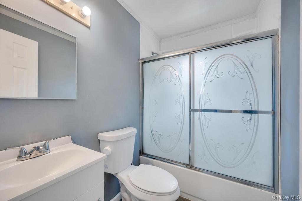 12 South Road, Central Islip, NY 11722