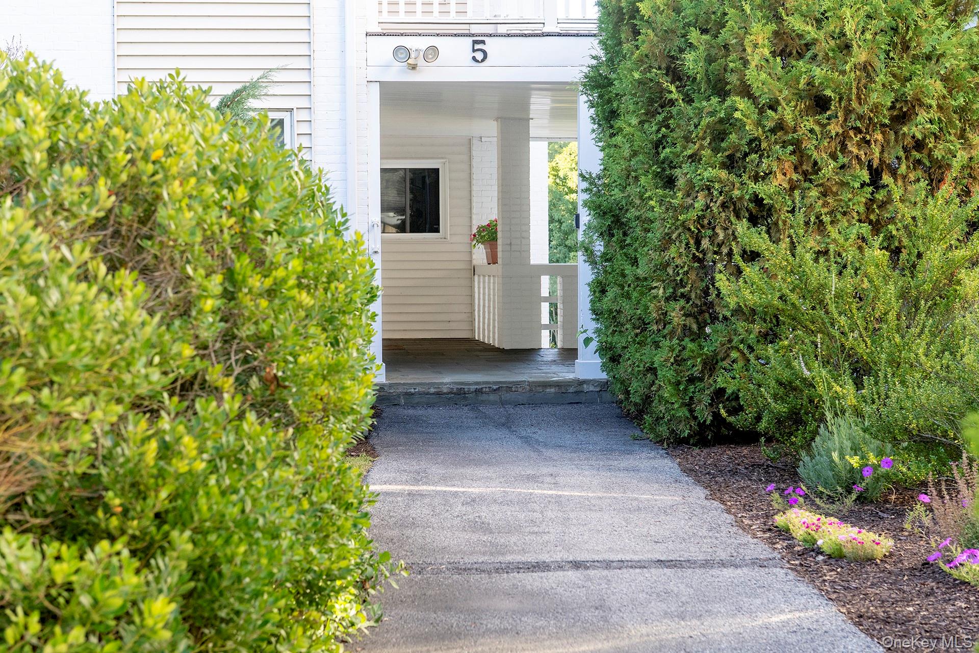 54 Bennett Common, Millbrook, NY 12545