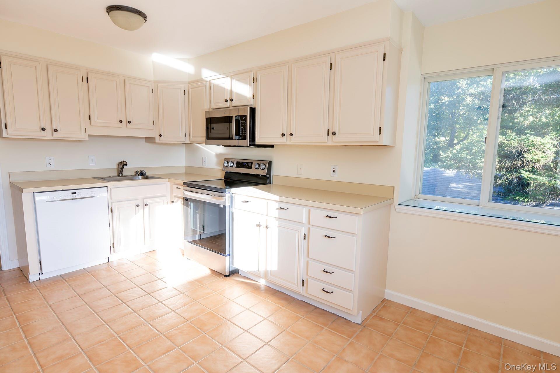 54 Bennett Common, Millbrook, NY 12545