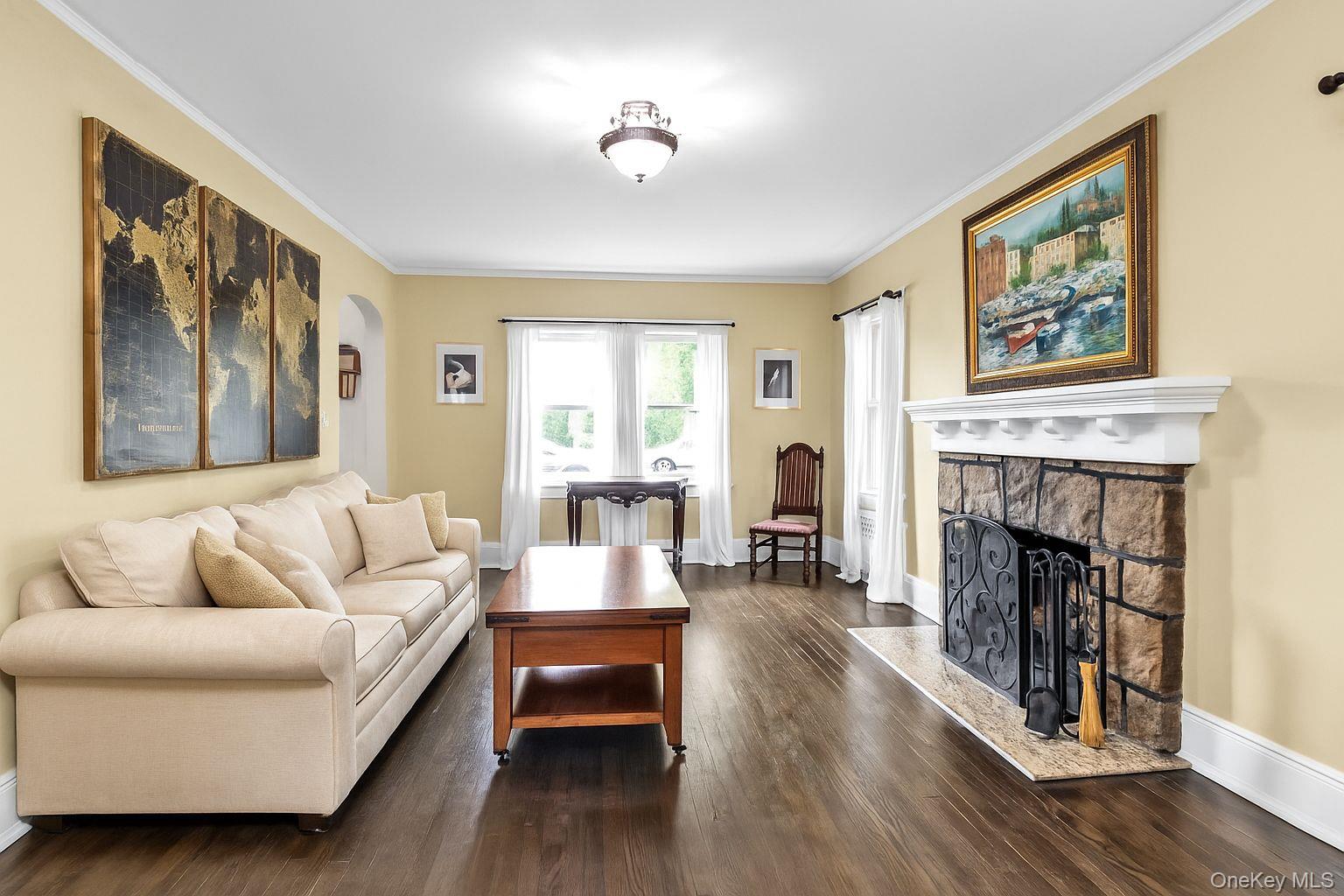 81 Gerard Avenue W, Malverne, NY 11565