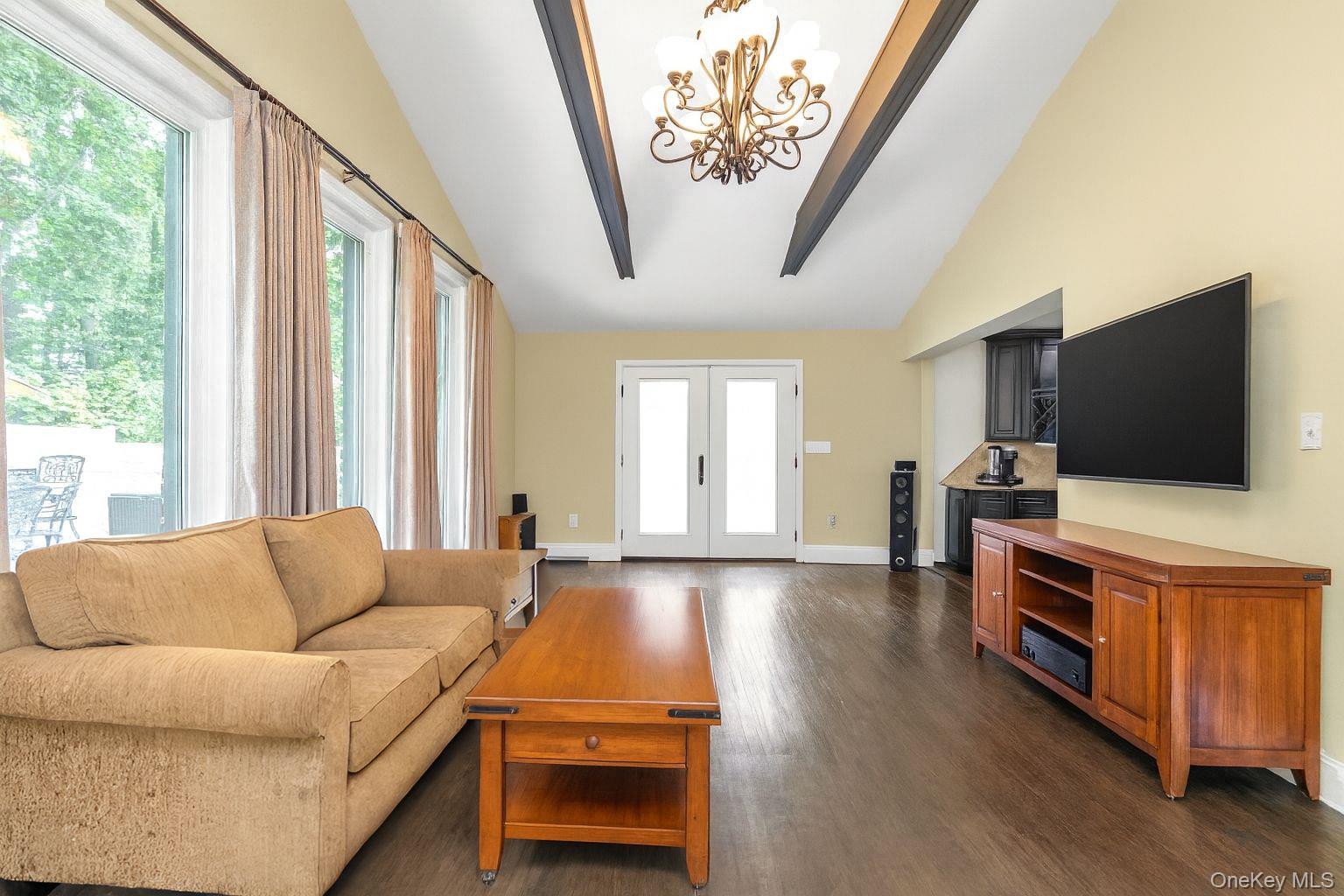 81 Gerard Avenue W, Malverne, NY 11565