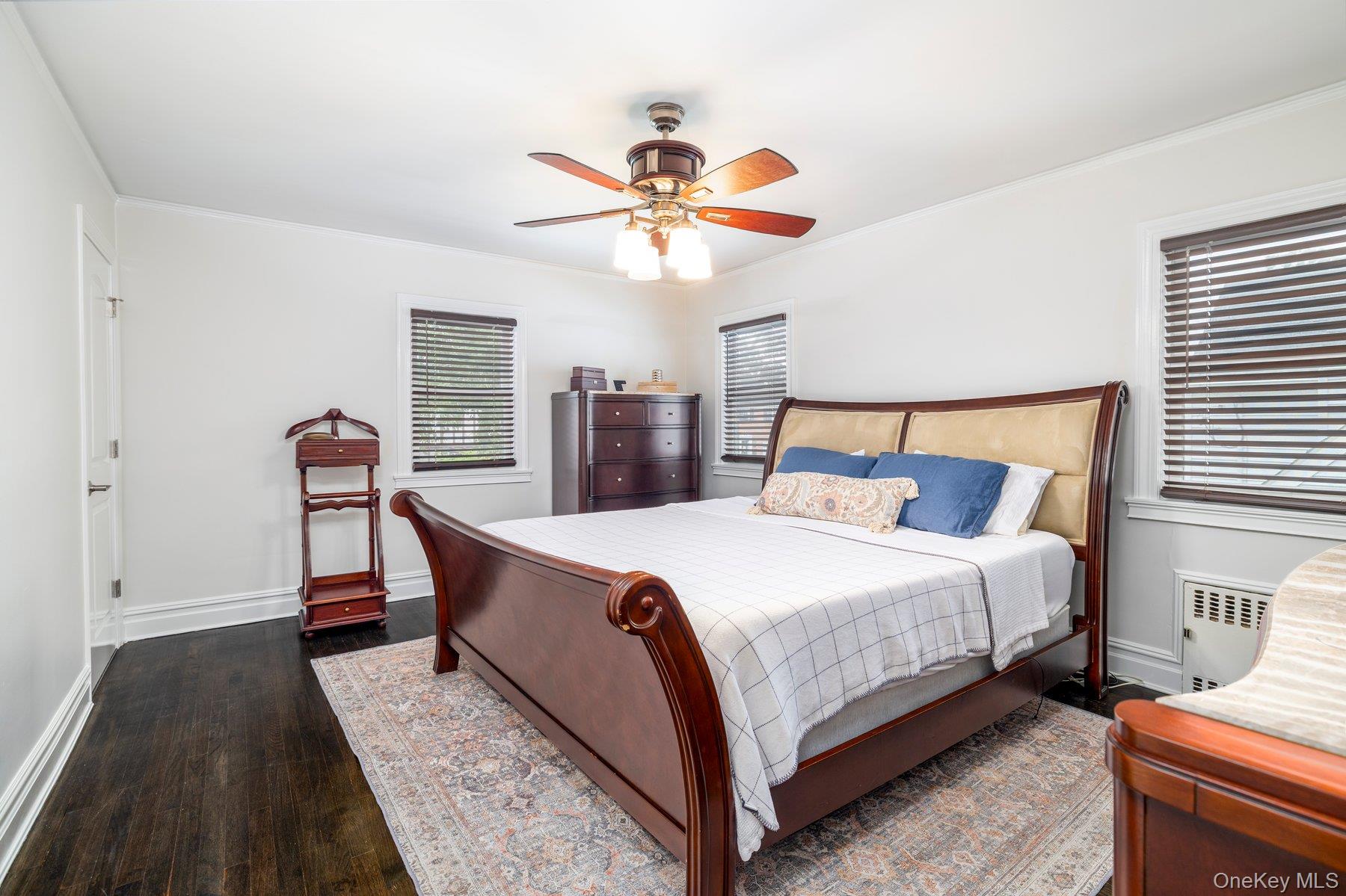 81 Gerard Avenue W, Malverne, NY 11565