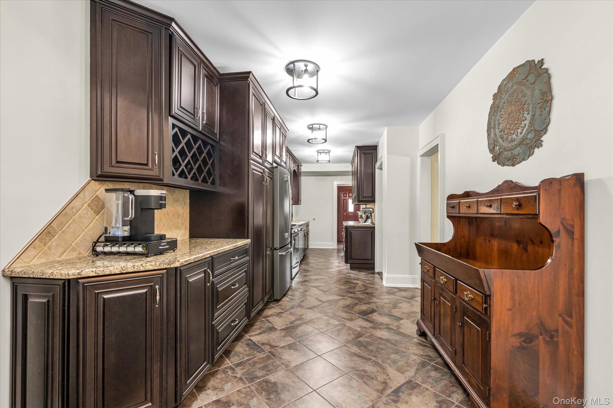 81 Gerard Avenue W, Malverne, NY 11565