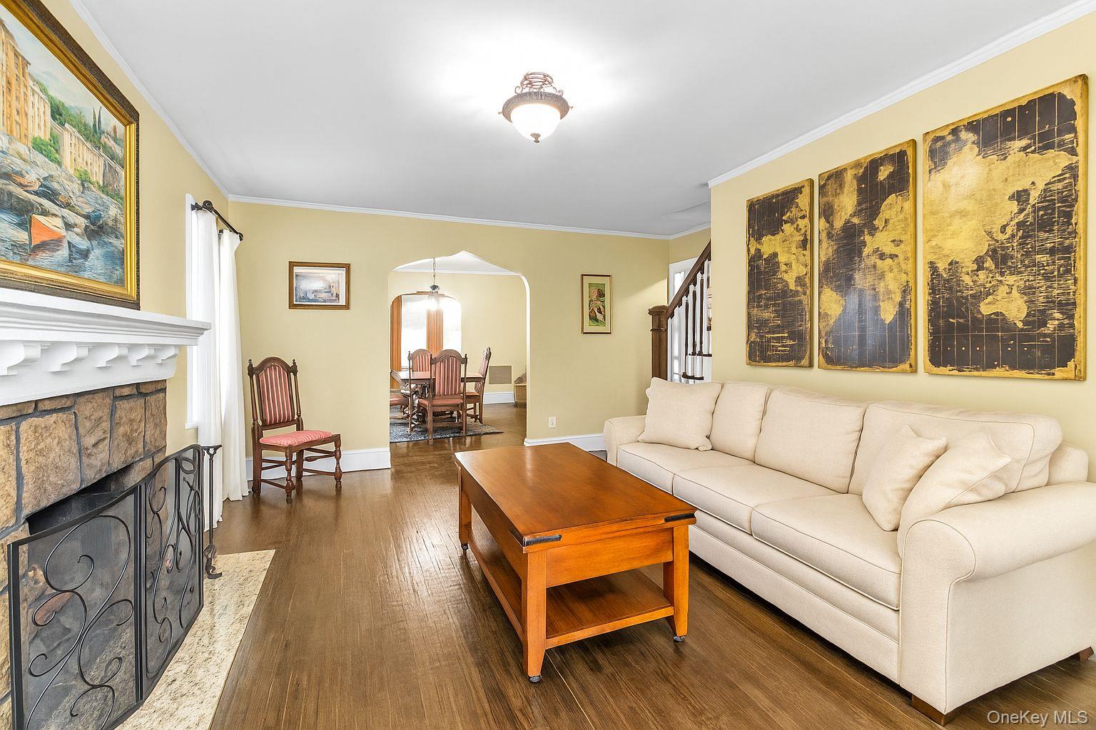 81 Gerard Avenue W, Malverne, NY 11565