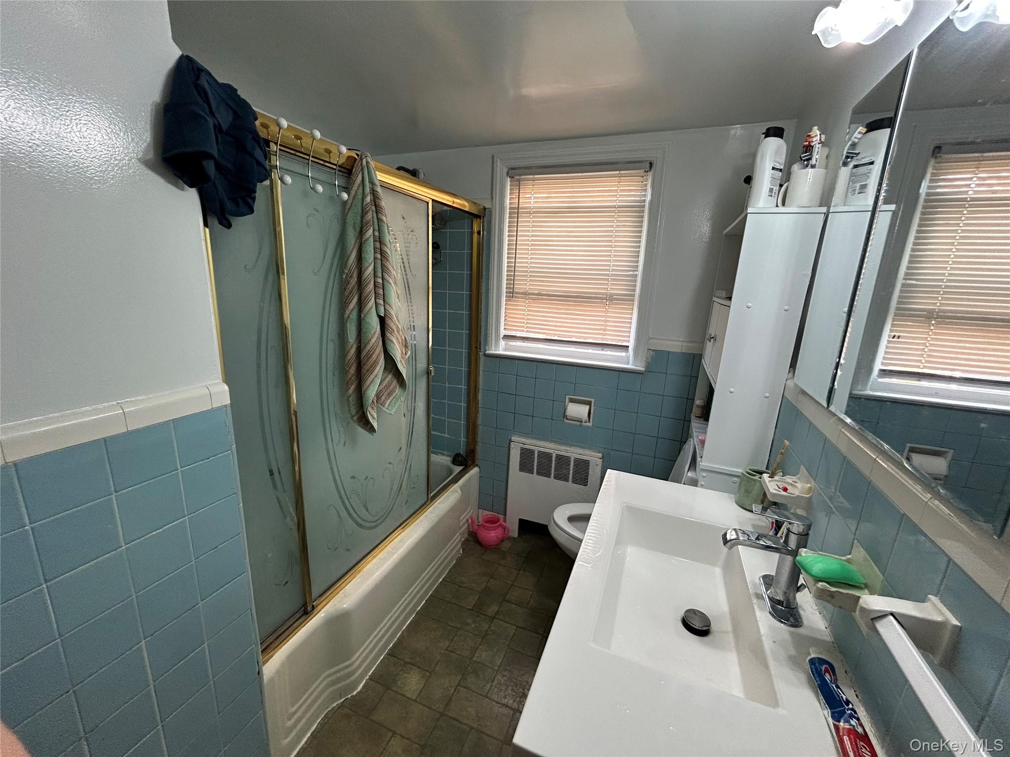 85 W Fairview Avenue, Valley Stream, NY 11580