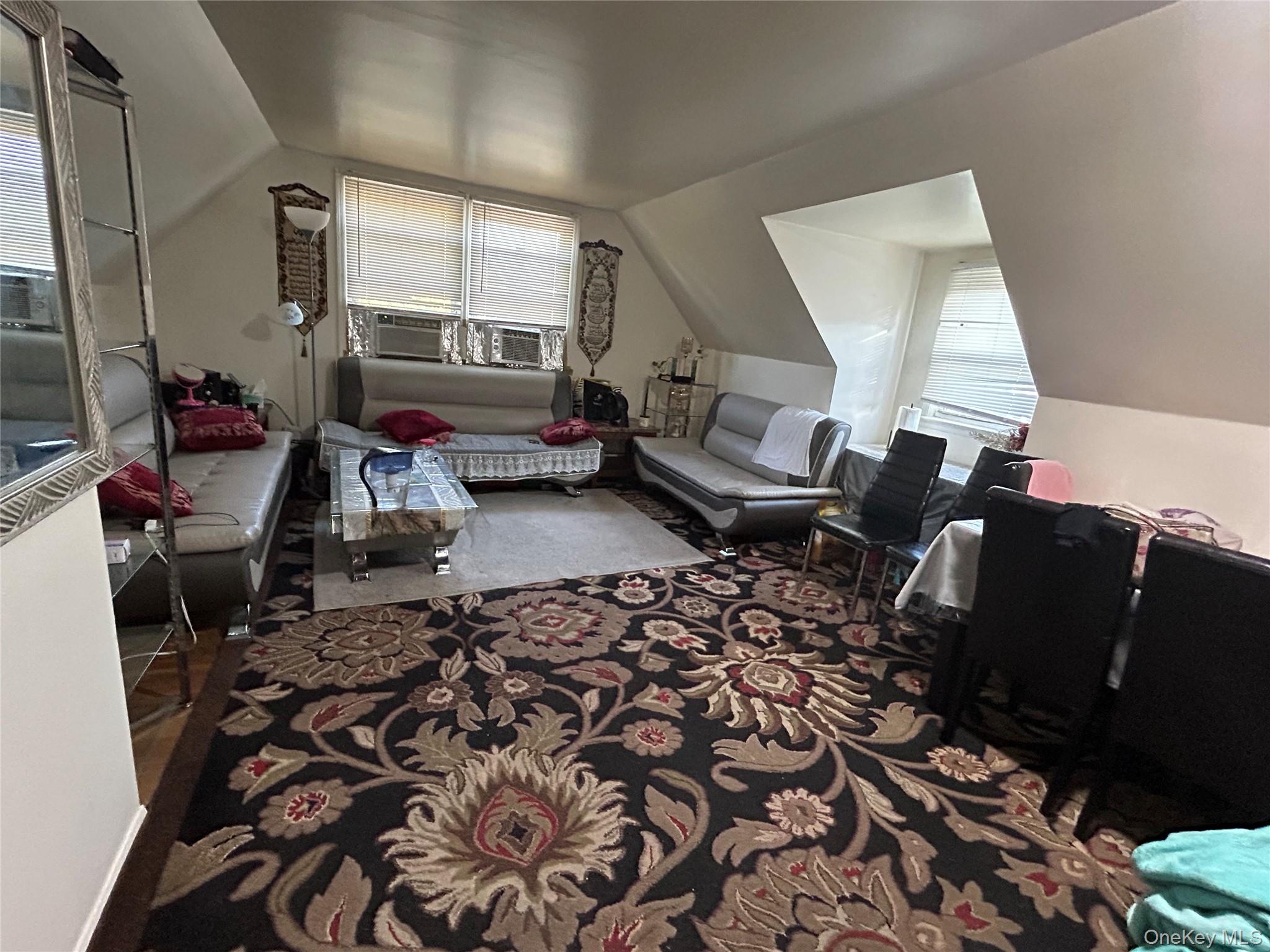 85 W Fairview Avenue, Valley Stream, NY 11580